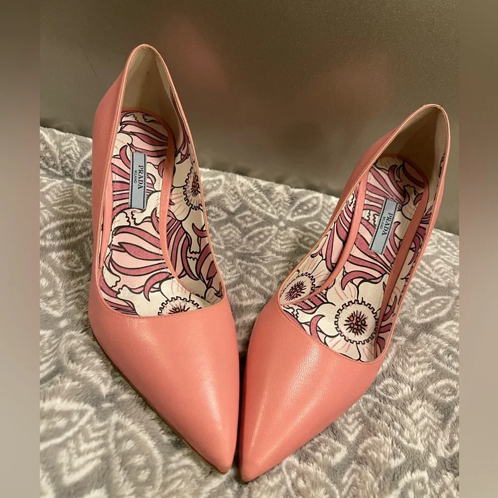Prada Beige Pink Leather Classic Pointy
Toe Pumps - Picture 2 of 10